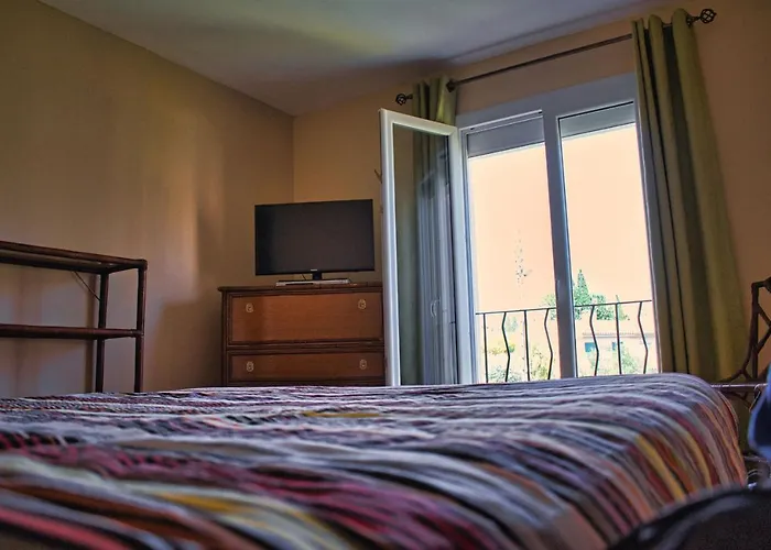別荘 Agreable Maison 3 Avec Piscine